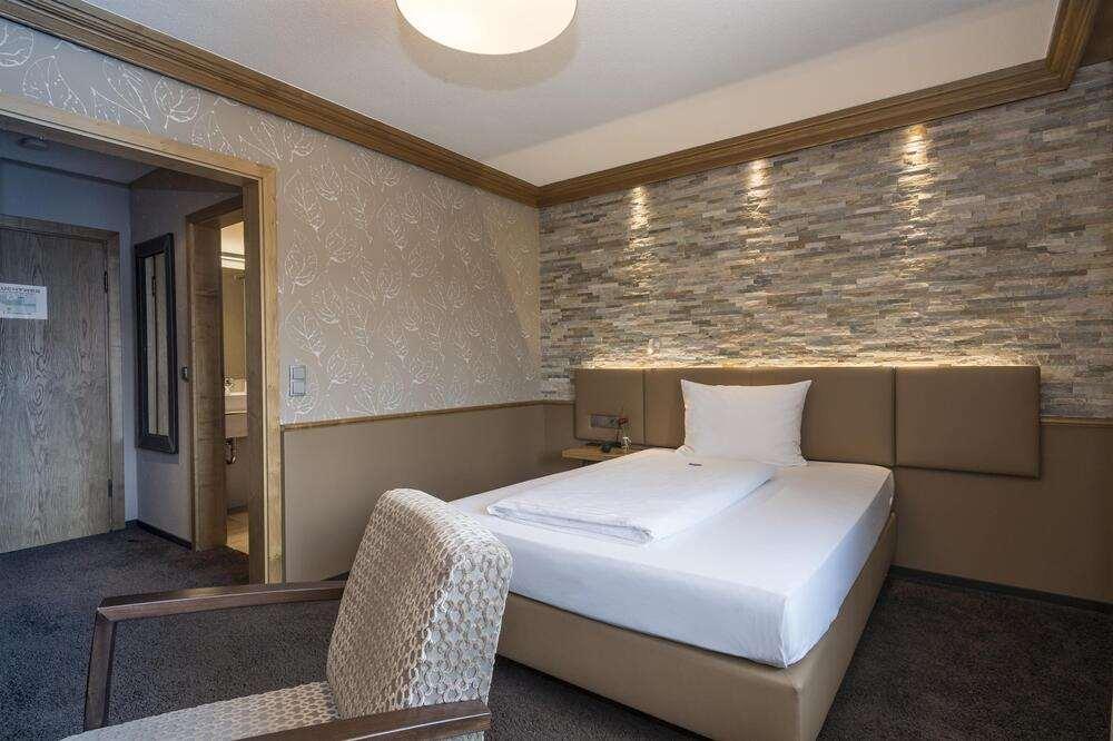 Hotel & Restaurant Becher Donzdorf Номер фото